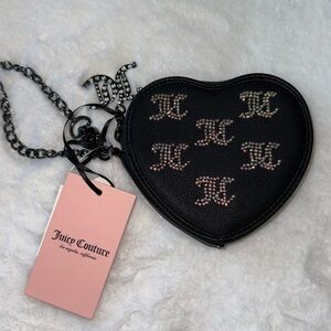 NEW Mini Juicy Couture taking the lead heart zip around 🖤Shape Wristlet